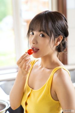 夏季短袖女生乳突图片